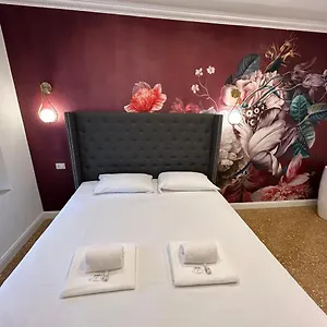 Raffaello's Place Apartment